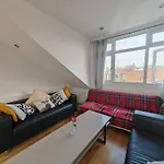 Spacious 3 Bedroom In London