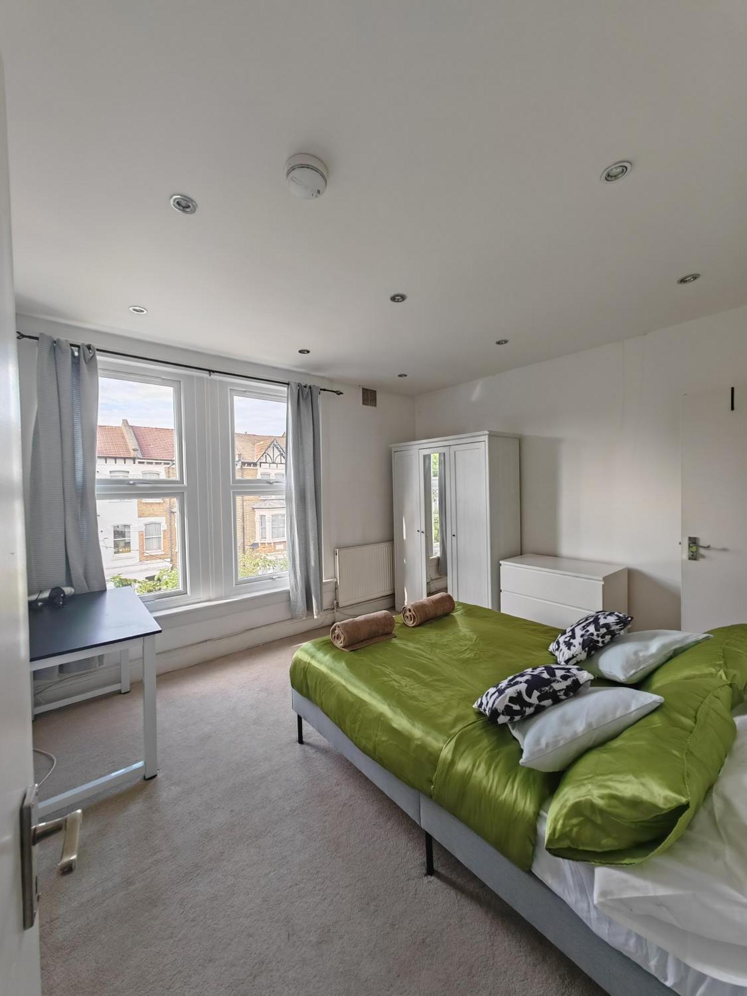 Spacious 3 Bedroom In Appartement *