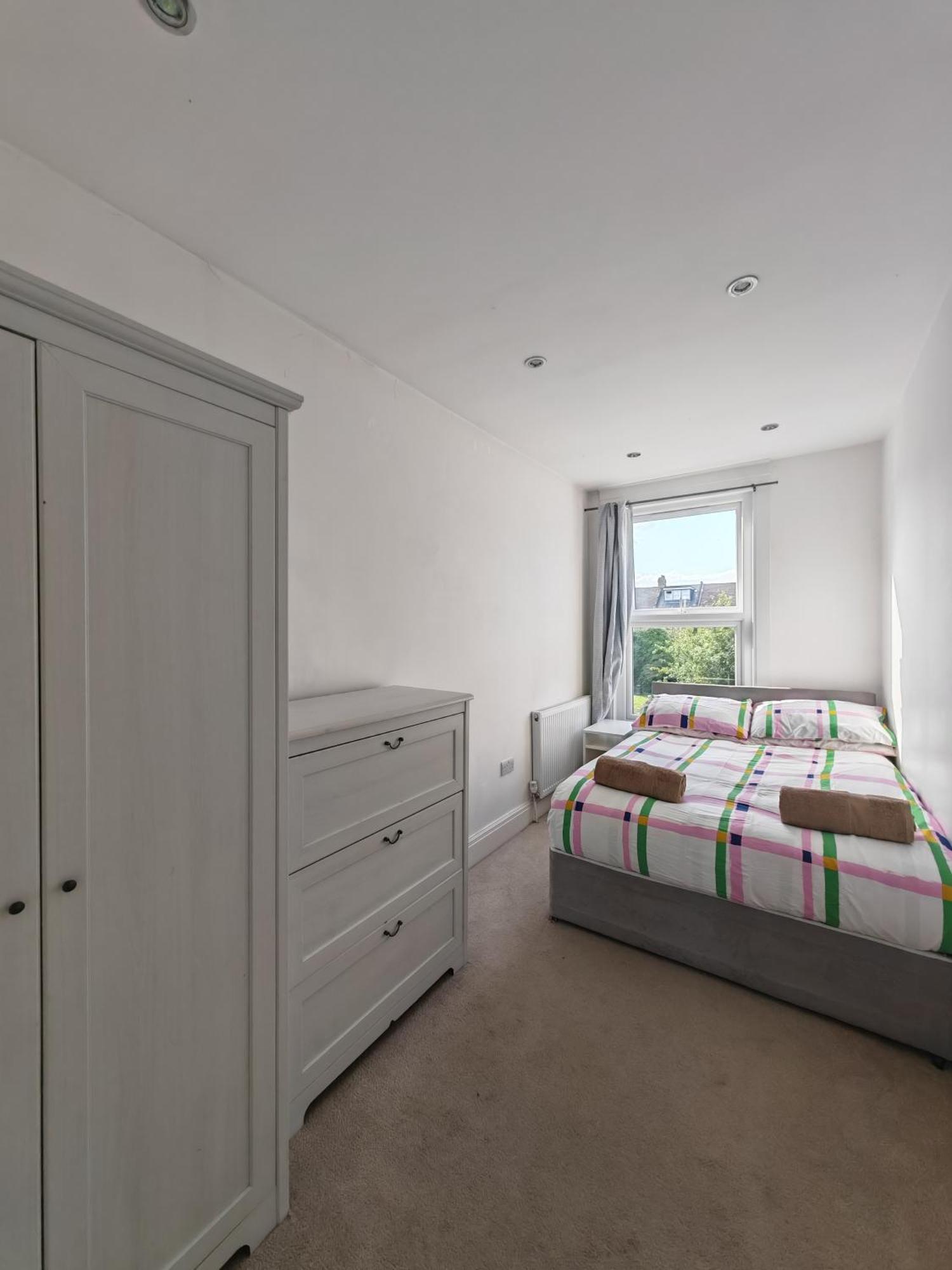 Spacious 3 Bedroom In Appartement *